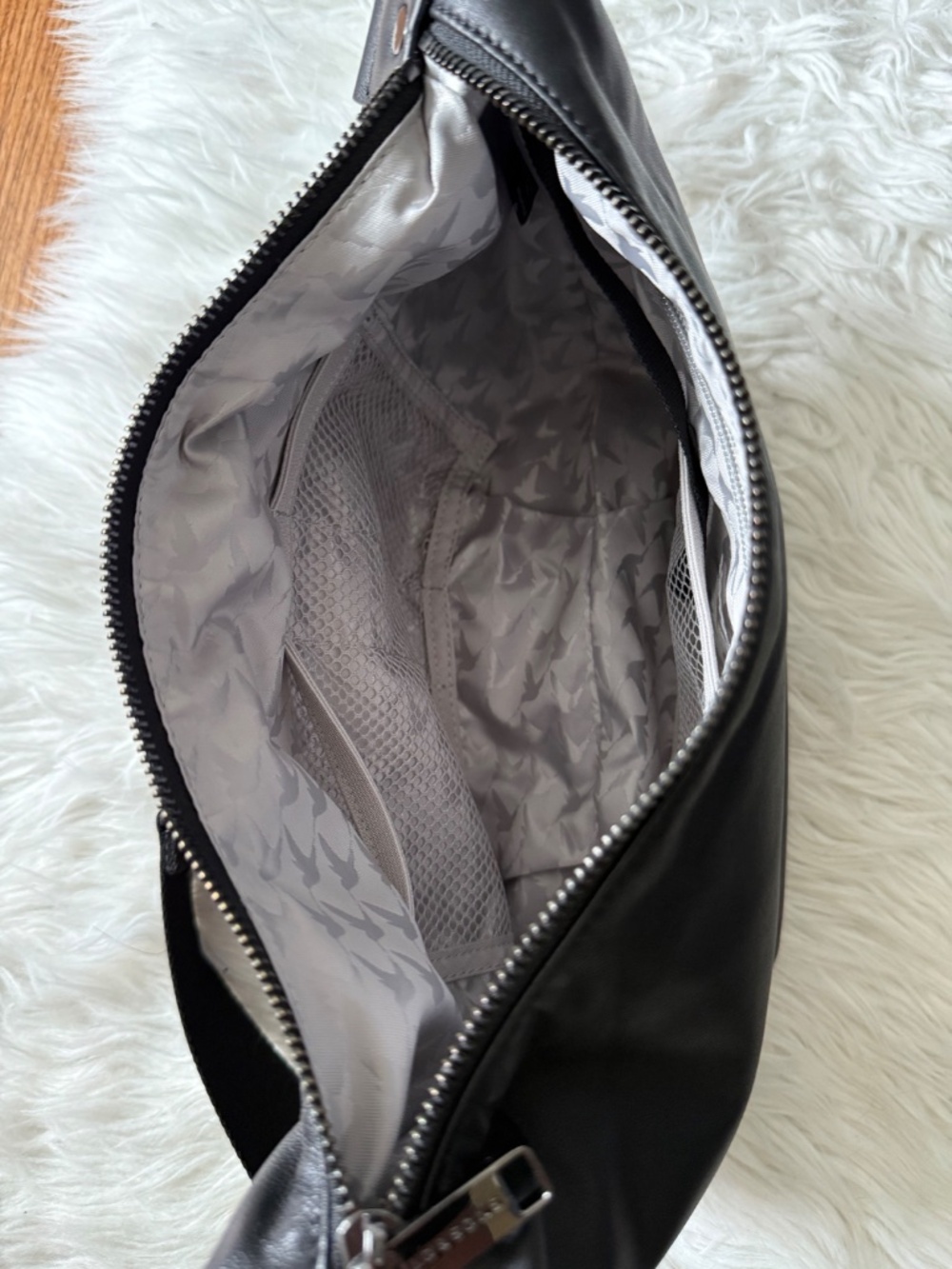 Lo and Sons Aoyama Leather Crescent Crossbody Bag - Picture 4 of 6